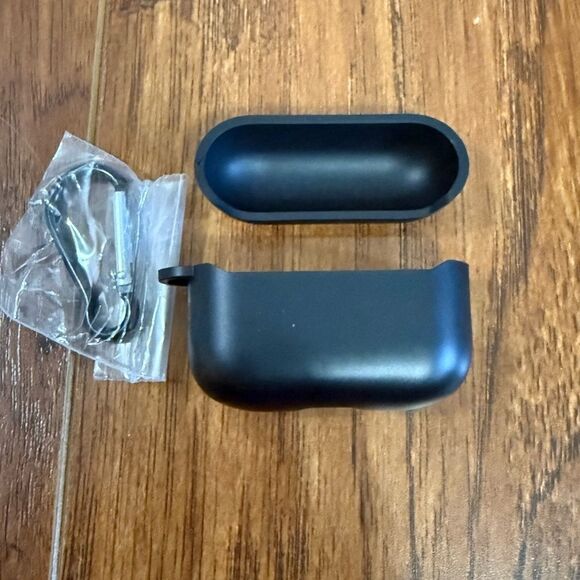 NWT Seahawks BLACK AirPods Pro Case Cover, Soft Skin Friendly Silicone Keychain - Picture 3 of 4
